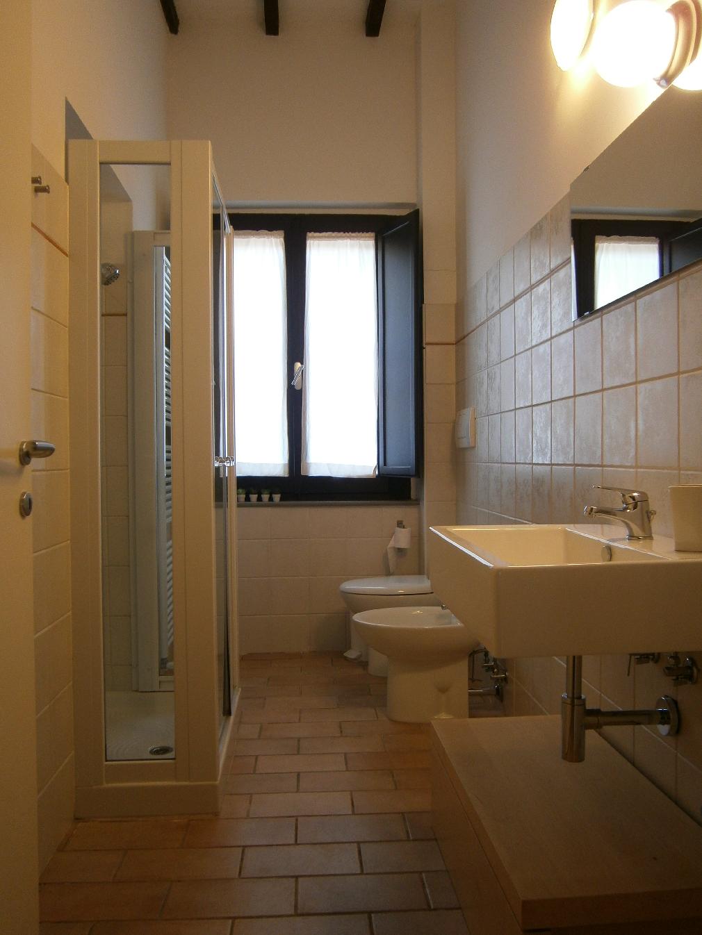 il bagno con doccia